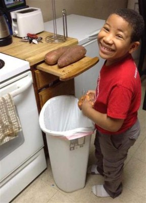 Niño de 8 años de edad abre panadería para ayudar a su madre a comprar una casa