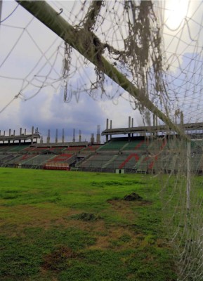 Así de descuidado está el estadio del Marathón por falta de dinero
