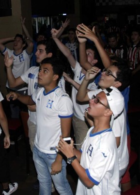 los catrachos alentaron con corazón