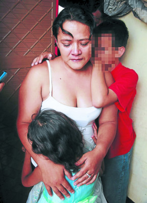 Como padre e hijo ejemplar recuerdan a policía asesinado