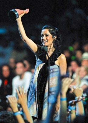 Belinda brilla en los Premios MTV Latinoamérica