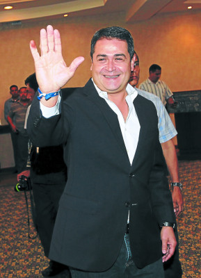 Juan Orlando Hernández celebra con amigos y familiares