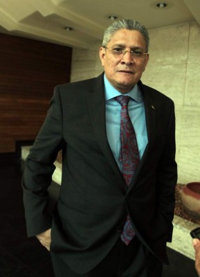 Mel está en negociaciones con Juan Orlando Hernández, dice Esdras Amado