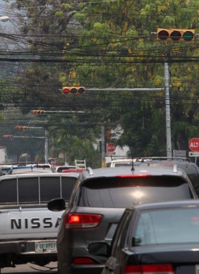 Listos L60 millones para modernizar red de semáforos