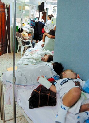 ¡Tres en una sola cama!