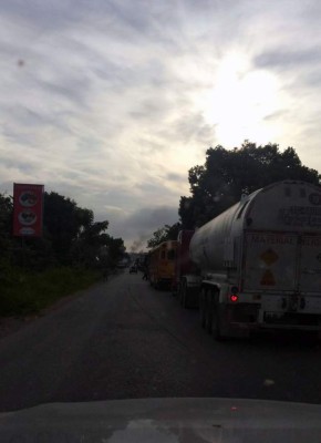 Protesta contra EEH paraliza el tráfico en la carretera de occidente