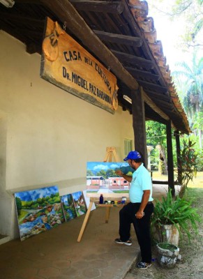 Pintor cautiva con su trompeta invisible