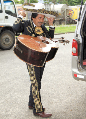 'Nos han corrido a tiros de serenatas”: Mariachi