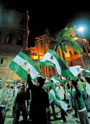 Victoria de Santa Cruz agudiza división