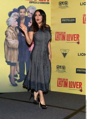 Salma Hayek ofrece masajito a la Selección de México&nbsp;&nbsp;