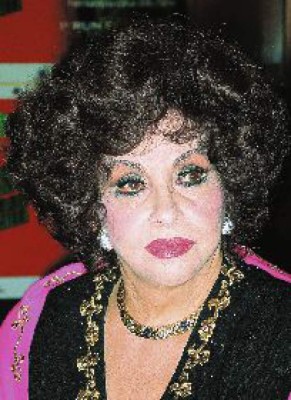 Culpa a la prensa por anulación de su boda