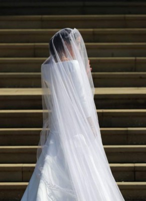 US actress Meghan Markle arrives for the wedding ceremony to marry Britain's Prince Harry, Duke of Sussex, at St George's Chapel, Windsor Castle, in Windsor, on May 19, 2018. / AFP PHOTO / POOL / Jane Barlow