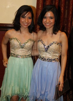 Noche de brindis y recuerdos universitarios