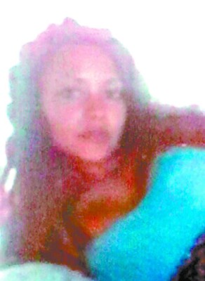 Familiares retiran cuerpo de joven exhumada en cementerio clandestino