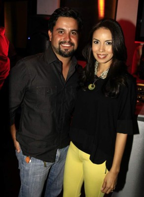 Brindis, celebración y amigos