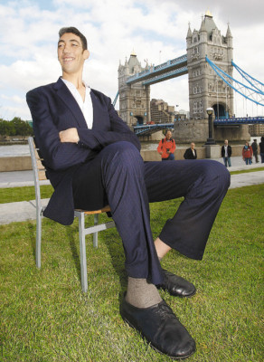 Sultan Kosen, el hombre más alto del mundo