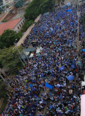 Nacionalistas salen a las calles a defender el triunfo