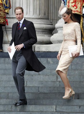 William bromea por el baño de su hijo