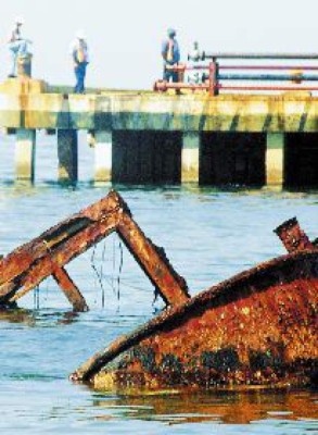 Barcaza aún no es extraída