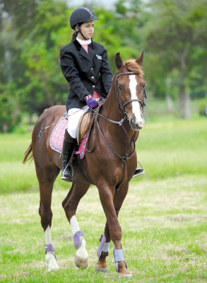 Caballos, amazonas y jinetes en El Carmen