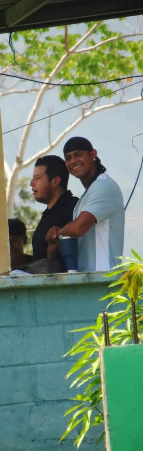 “Originario de Choloma, una locomotora por la banda derecha. Lester Banegas #Bienvenido a la familia tricolor”, así lo anunció Atlético Júnior cuando llegó a dicho club.