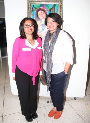 Noche para exponer el arte hecho mujer