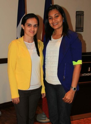 Tirsa López y Claudia Aguilar.