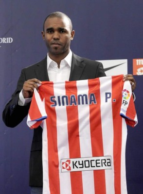 El Atlético Madrid presenta al francés Sinama-Pongolle