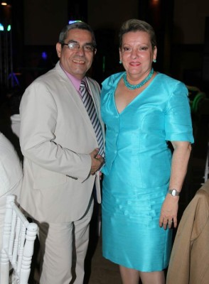 Rennée Ruiz y Gustavo Canahuati se prometen amor