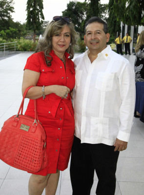 Erdulfo Laínez es homenajeado por Banco del País