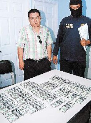 Decomisan 26 mil dólares