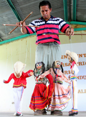 Colegio de Santa Bárbara es semillero de escritores