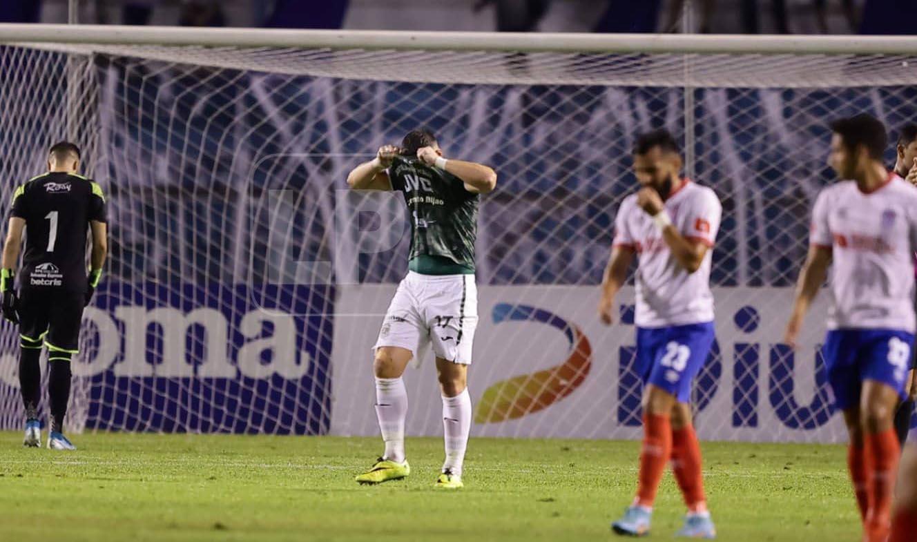 Marathón perdió por primera en el Apertura 2022-2023 y el lamento en sus jugadores fue evidente.