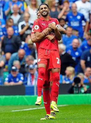 Emilio Izaguirre destaca en otra posición en amistoso contra el Leicester City