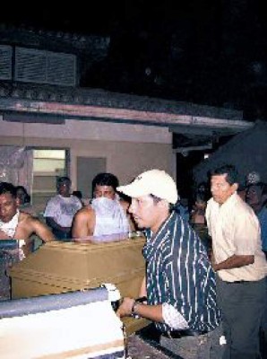 Ex alcalde ultima a madre de su hijo