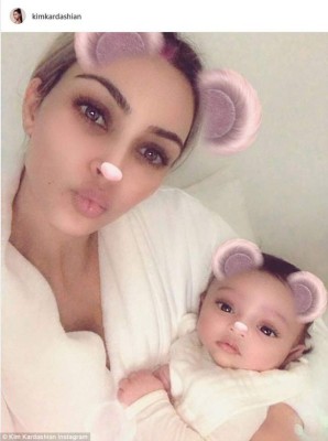 Kim Kardashian comparte la primera foto de su hija Chicago