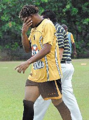 Se lesiona Carlos Pavón