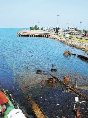 En alerta por derrame de asfalto