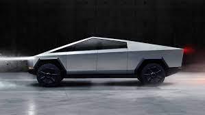 ”El lanzamiento de Cybertruck es importante para la historia del crecimiento de Tesla en los próximos años y también demostrará a los escépticos que Musk puede expandir con éxito el halo de Tesla, a medida que más consumidores opten por el camino de los vehículos eléctricos”, dijo el analista de la consultora Wedbush Daniel Ives.