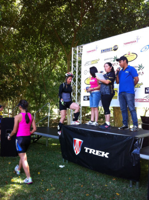 Dejó el casco de la Enee por el de ciclista