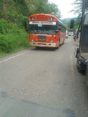Restablecen paso vehicular en Santa Bárbara