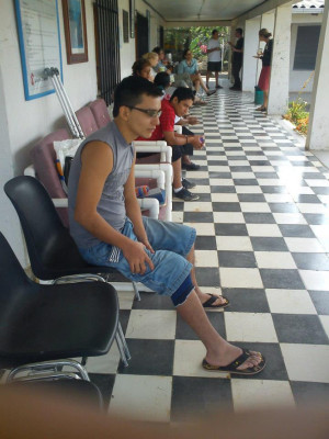 Solidaridad: Lo ayudan para ser operado de la rodilla