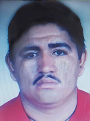 Señalan a general de Policía en crímenes de clase dos y sus hijos