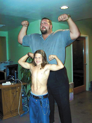 El niño más fuerte del mundo ya es actor