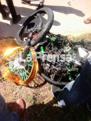 Mueren dos motociclistas cuando hacían maniobras en Yoro