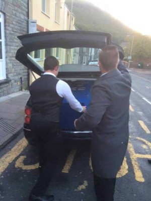 Organizan funeral falso a amigo que perdieron por enamorado