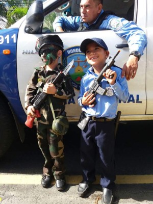 Pequeños sampedranos celebran la Independencia de Honduras