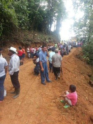 Invierten L200 mil en mejorar carreteras de zonas cafetaleras de Yoro