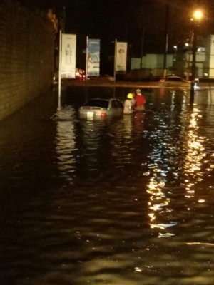 Bomberos pedirán el cierre de calles y vados que se inundan