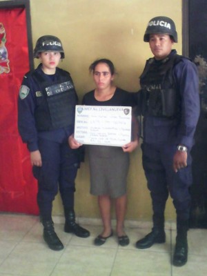 Madre la encadenó porque le agarró 15 lempiras